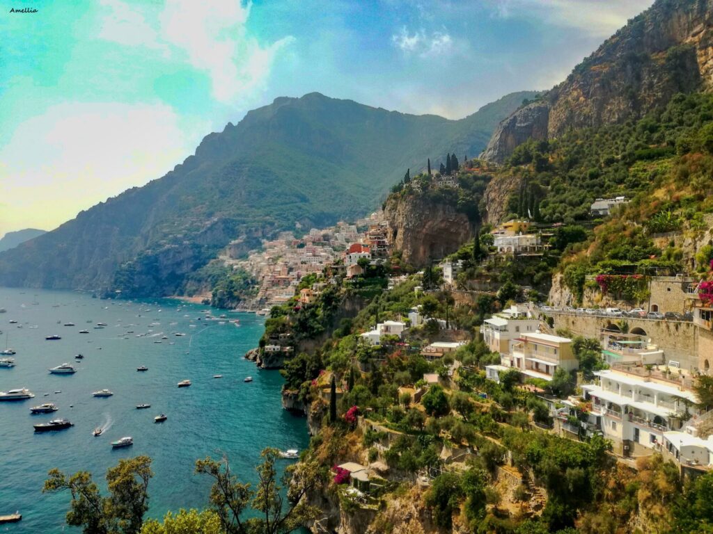 Panoramatický pohled na Amalfinské pobřeží